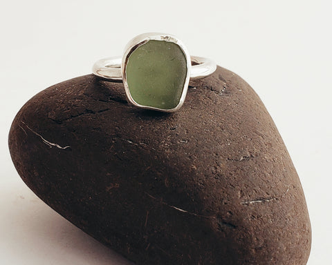 Olive, the ring, size 7.5